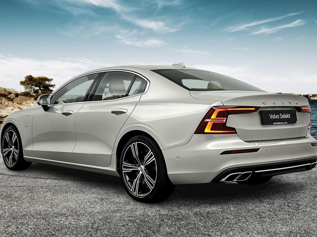 Volvo S60 t6 340pk recharge inscription| full options ! trekhaak