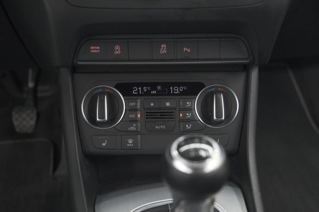 Audi Q3 1.4 tfsi cod sport s line edition | parkeersensoren | navigatie | c