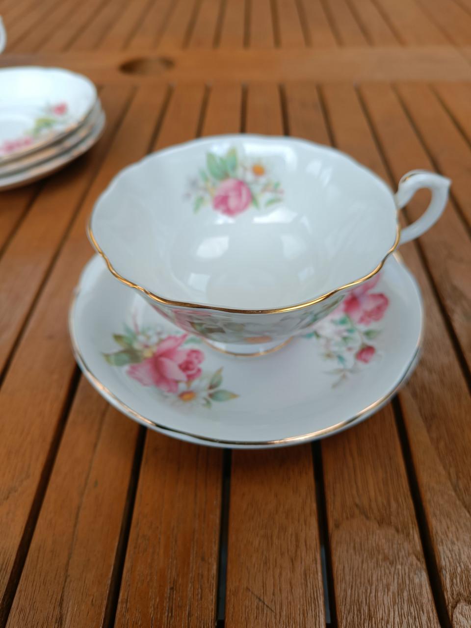 Royal Standard. Theekop en schotel.