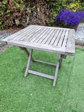 Houten bijzettafel
