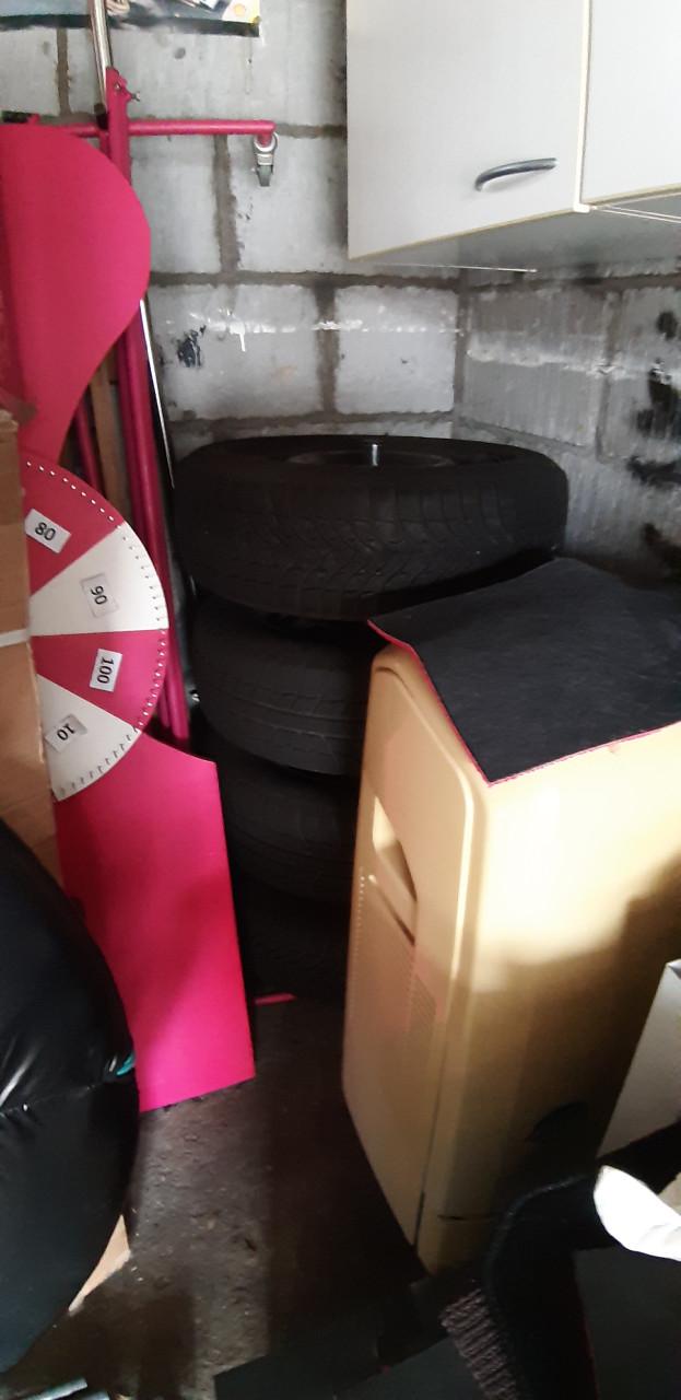 Michelin Alpine A4 Winterbanden op velg met standaard en hoes