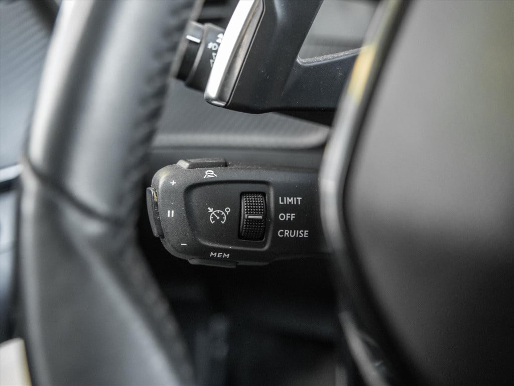 Peugeot 2008 1.2 puretech 130pk allure pack automaat | acc | camera | stoel
