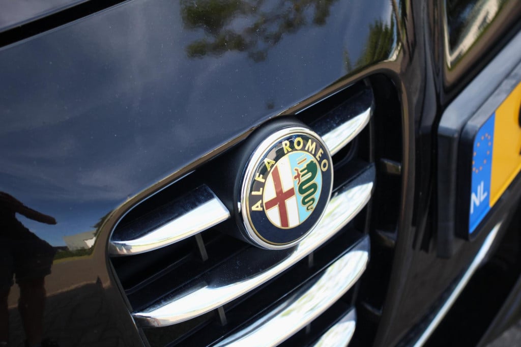 Alfa Romeo MiTo 0.9 twinair sportiva - leder - navi - pano - 18inch - org n