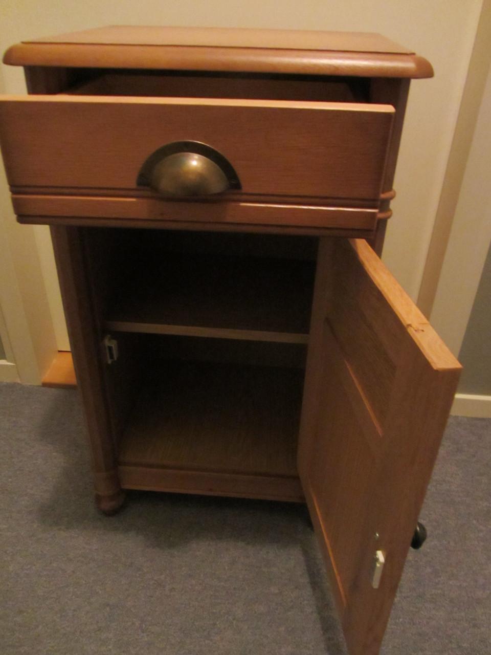 Te koop 2x nachtkastje