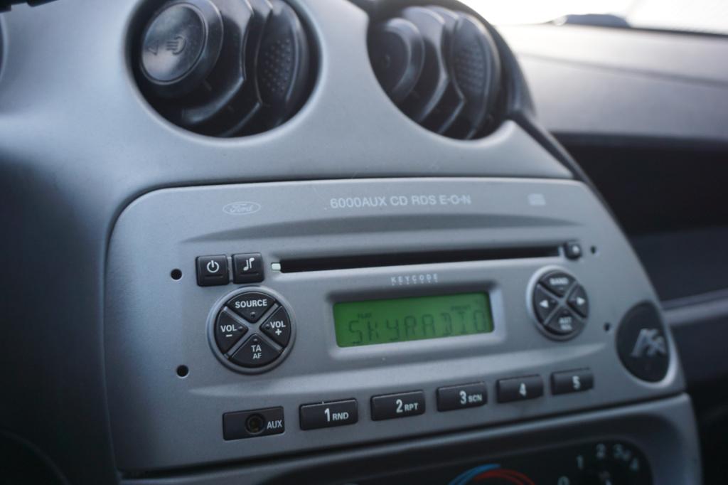 Ford KA 1.3 cool & sound airco / elektr. ramen / nap