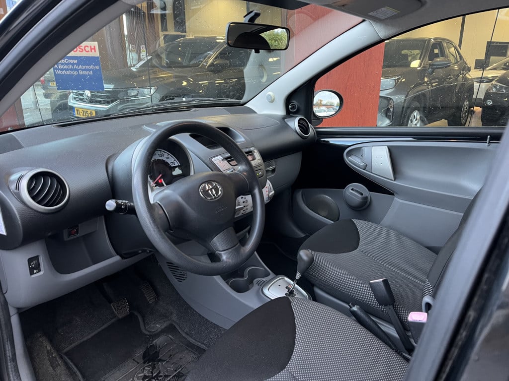 Toyota Aygo 1.0-12v comfort 5-deurs | automaat | park. sensoren | lichtmeta