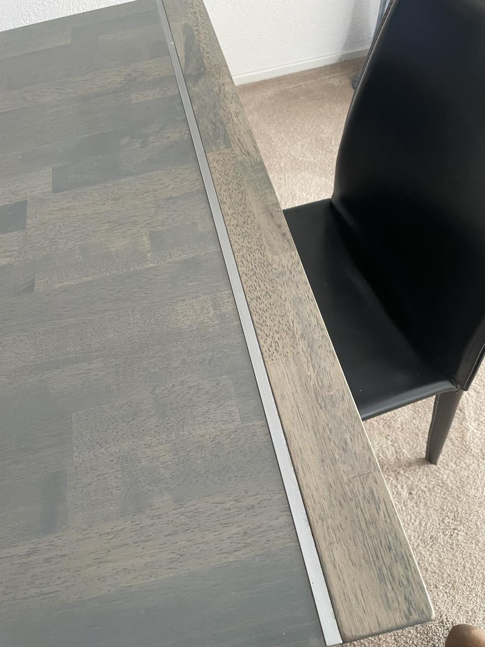 Eethoek (houten tafel 2 meter en leren stoelen)