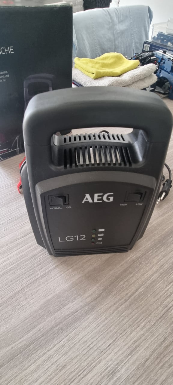 AEG LG 12 acculader