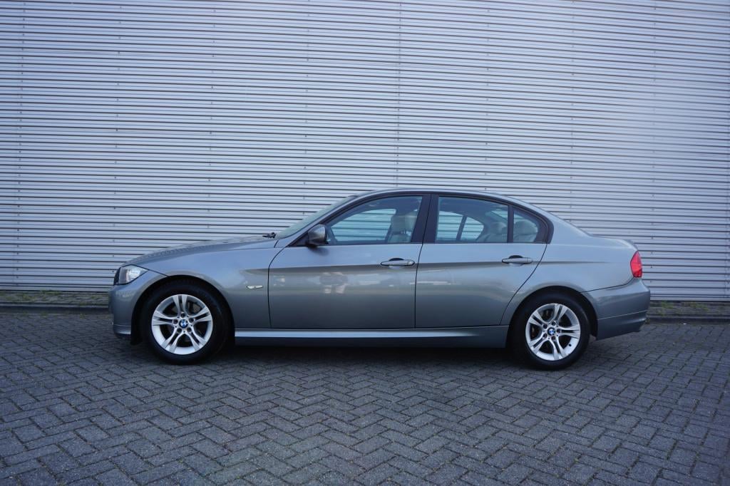 BMW 3-serie 318i corporate lease luxury line climate / navi / cruise / lede