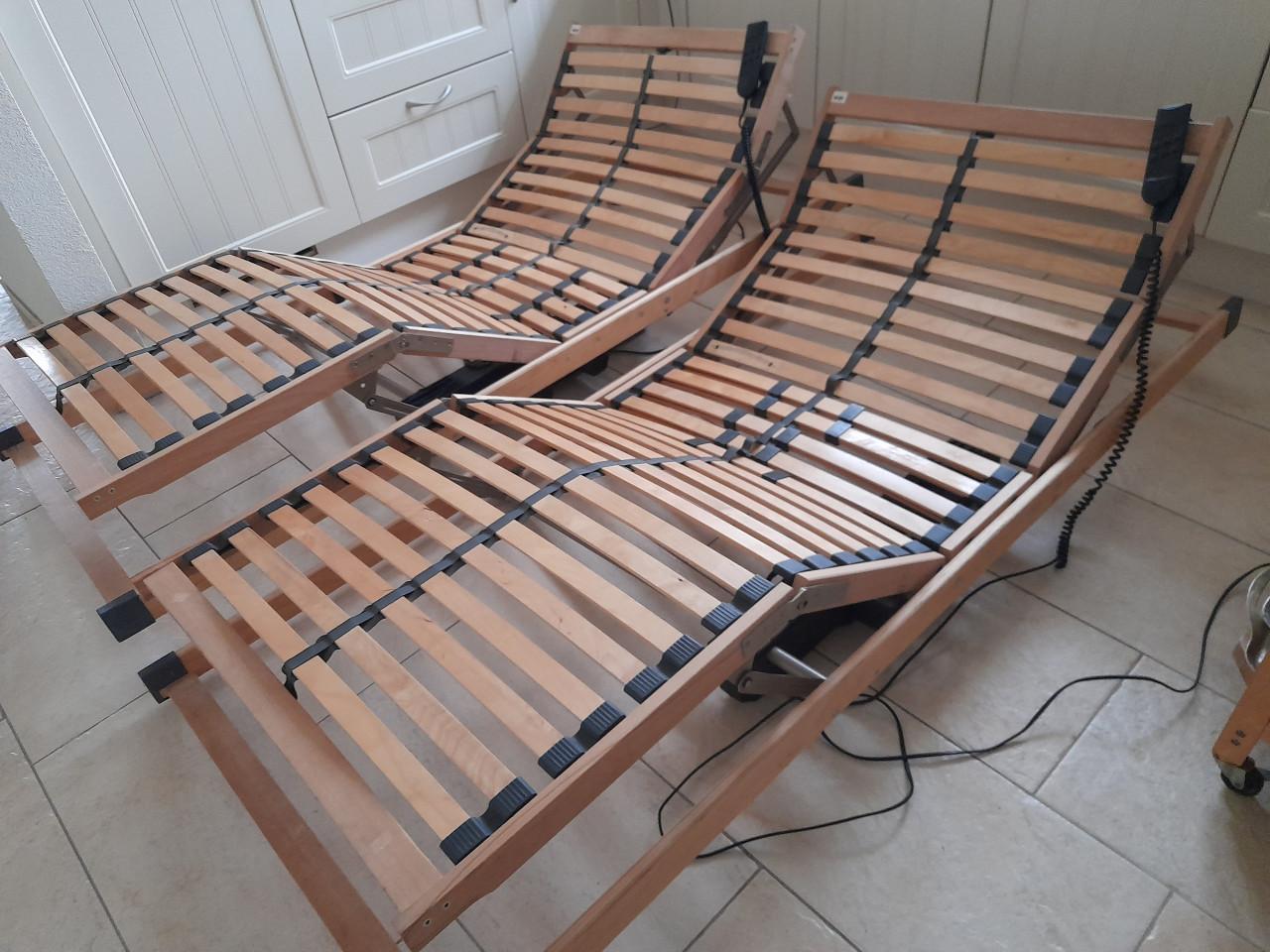 2 x 90 x 200 Elektrisch verstelbare lattenbodems (in goede nette staat )