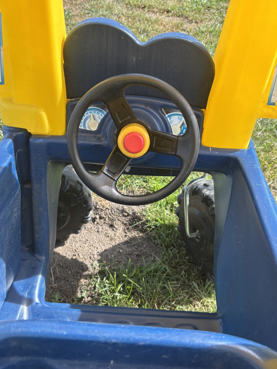 Twee little tikes loopauto’s