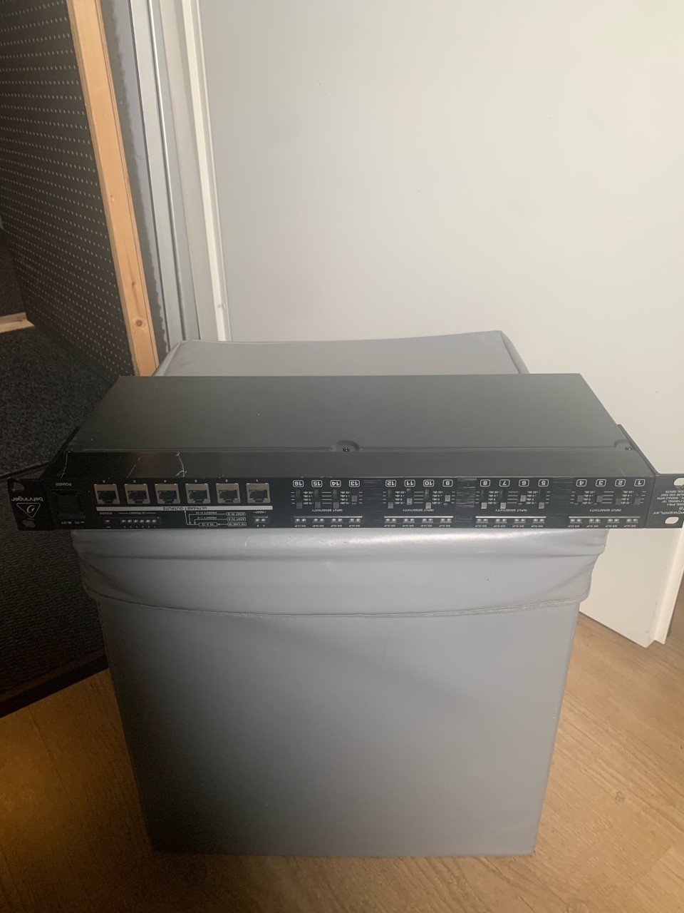 P16-i module Behringer