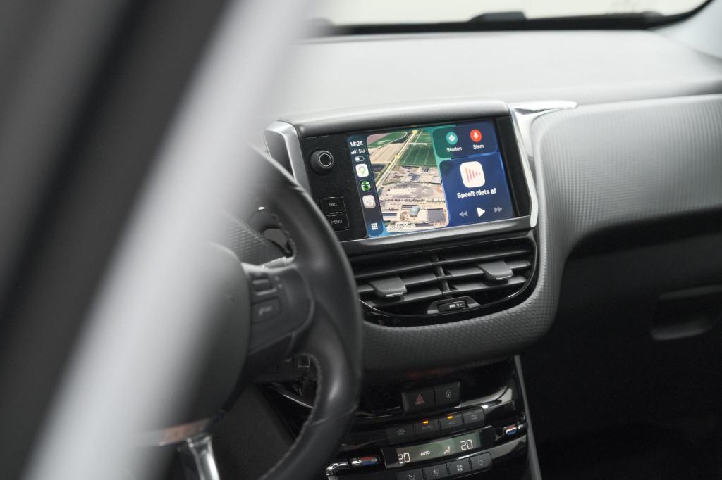 Peugeot 2008 puretech 110 allure | unieke kleur! | trekhaak | camera | appl