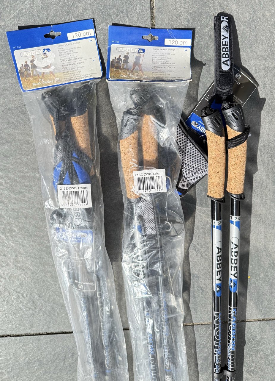 Nieuwe carbon Nordic Walking sticks. 4 paar !