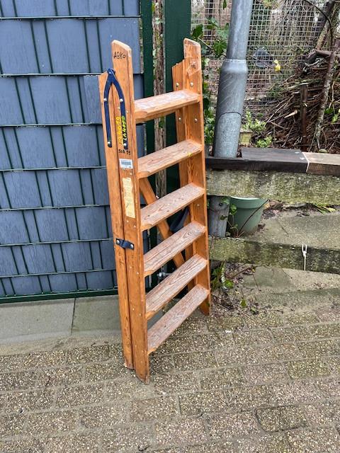 Houten trapje