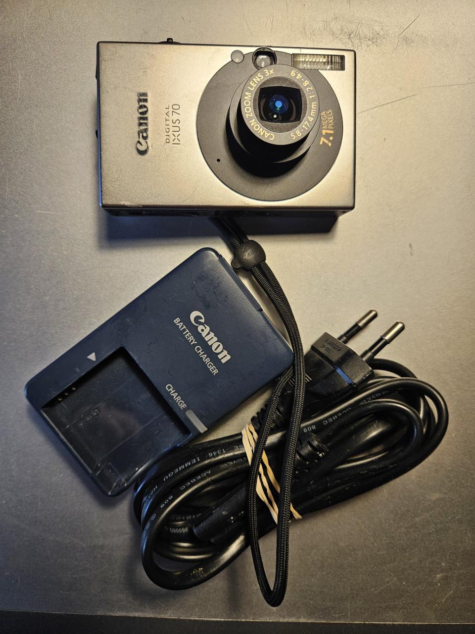Goed werkende digitale Canon Ixus 70 camera incl oplader..