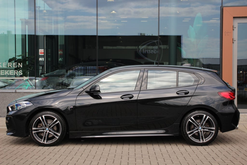 BMW 1 Serie 118i m-sport | digitale cockpit | leder | camera | dab
