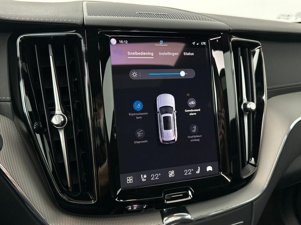 Volvo XC60 t6 398pk recharge ultra dark| pano| luchtvering| hud| 360camera