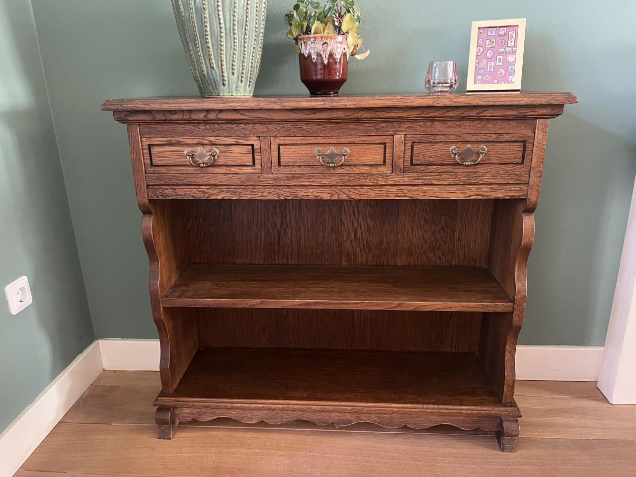 Vintage klein dressoir- massief eiken (zwaar)