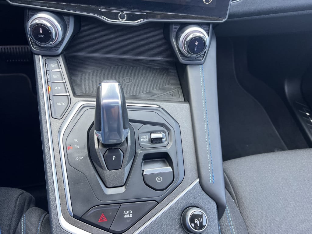 Lynk & Co 01 1.5 261pk plug inn hybrid , pano dak, 360gr camera , car play,
