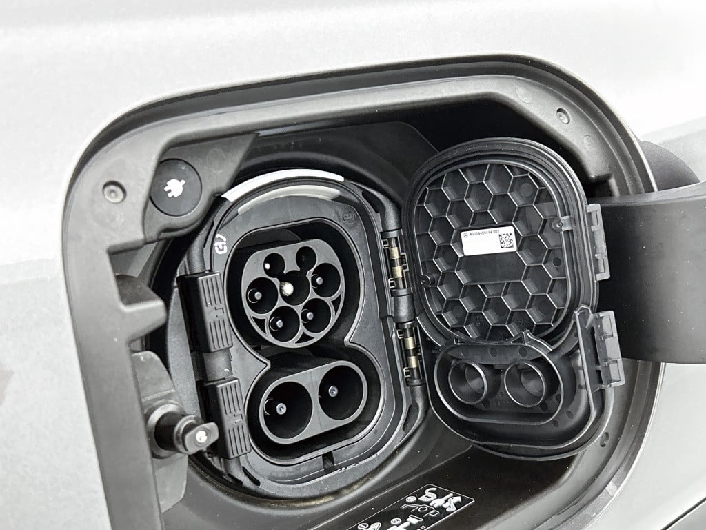 Mercedes-Benz Eqb 250+ business solution amg 71 kwh | trekhaak | premium pa