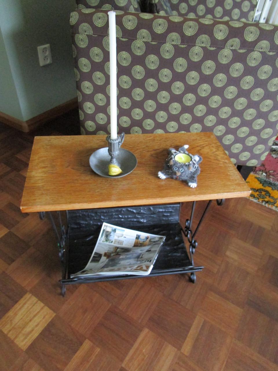 BIJZETTAFEL/KRANTENBAK