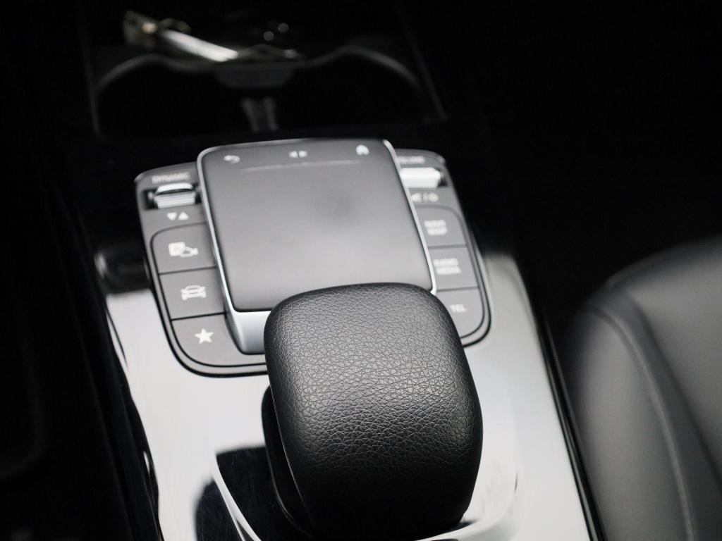 Mercedes-Benz A-Klasse 180 business solution luxury | automaat | apple carp