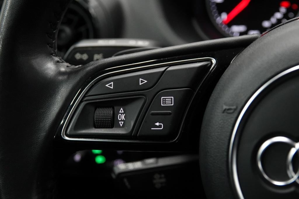 Audi Q2 1.4 tfsi | s-line | pdc | leder |