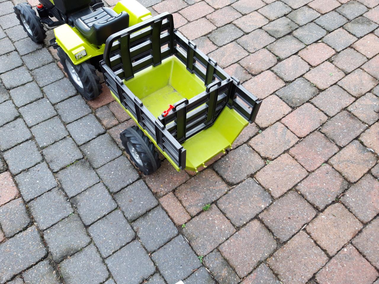 Speelgoed traktor met aanhangwagen ( 2-4 jaar )