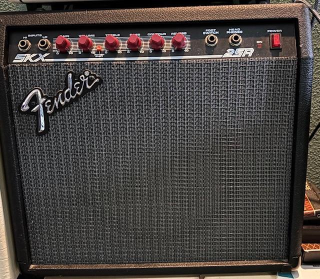 Fender versterker  met de Rode knoppen!