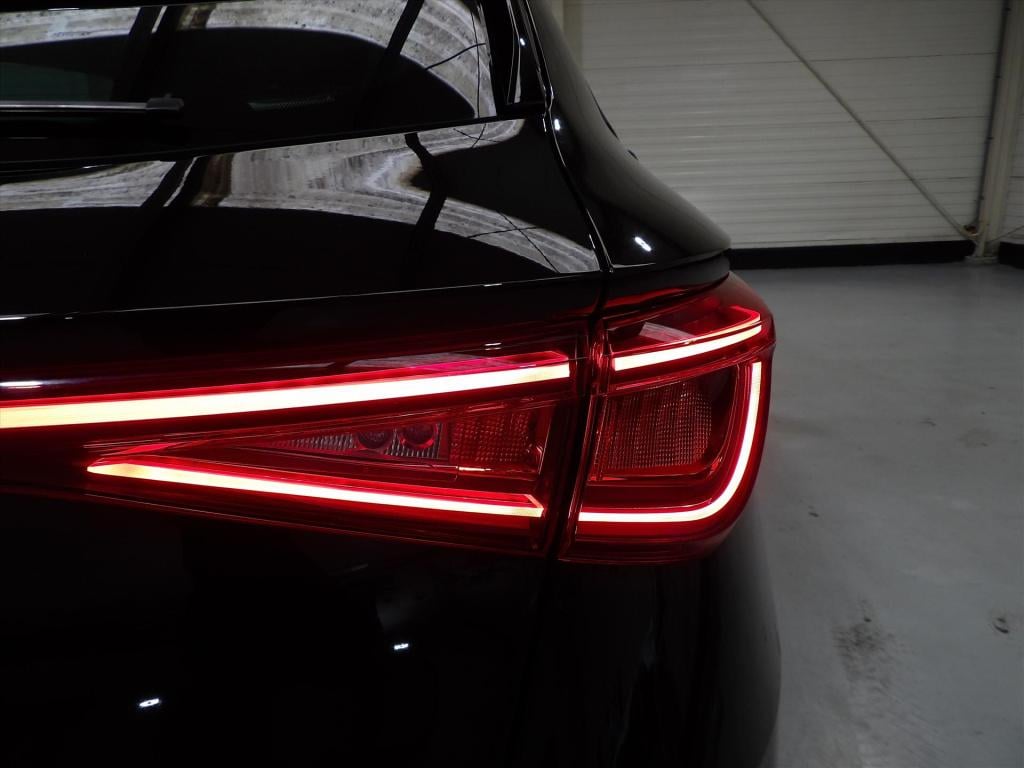 Seat Leon sportstourer 1.5 tsi 150pk fr business intense