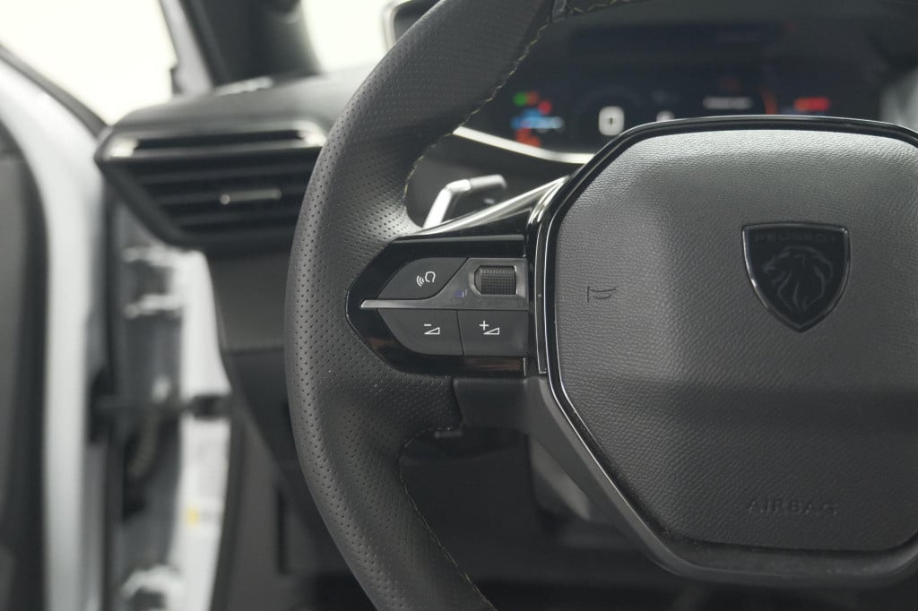 Peugeot 2008 puretech 130 eat8 gt | camera | apple carplay | parkeersensore