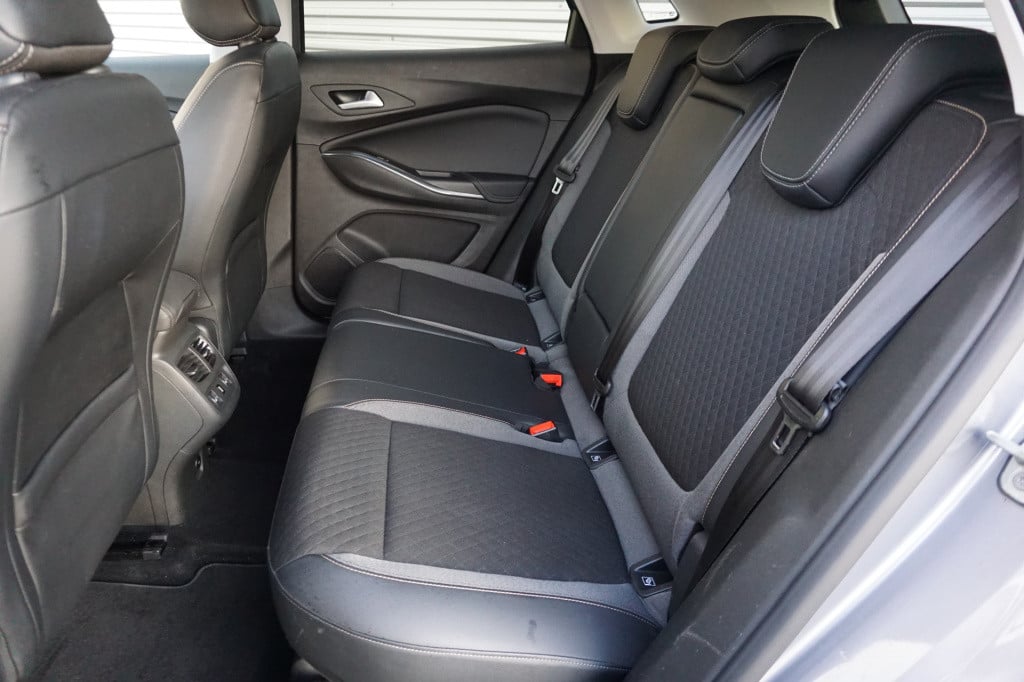 Opel Grandland X 1.2 turbo 120 jaar edition climate / navi / carplay / crui