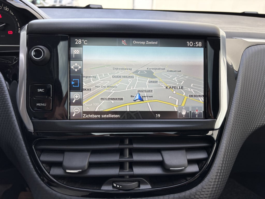 Peugeot 2008 allure 1.2-111pk/panoramadak/trekhaak