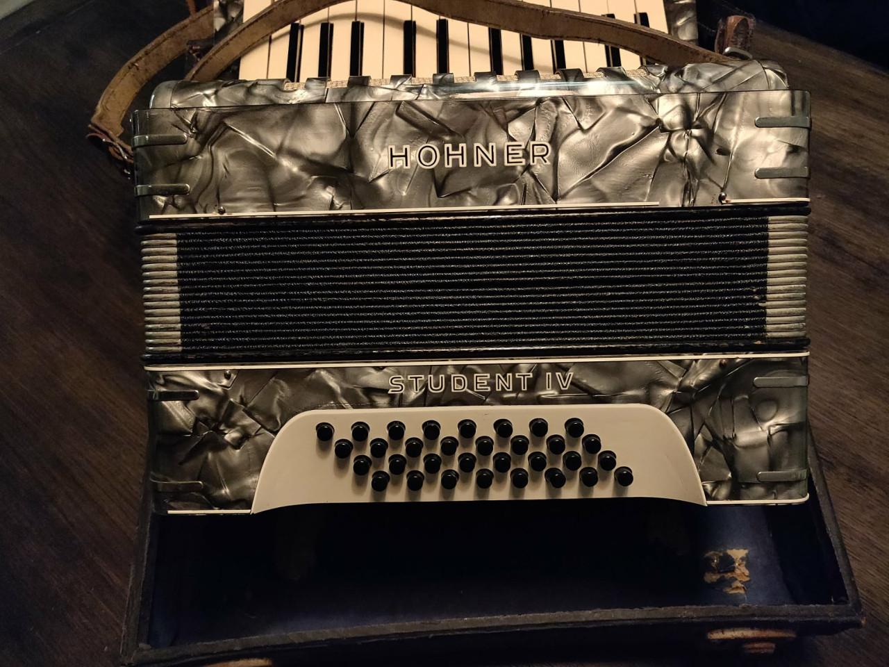 Hohner student iv accordeon