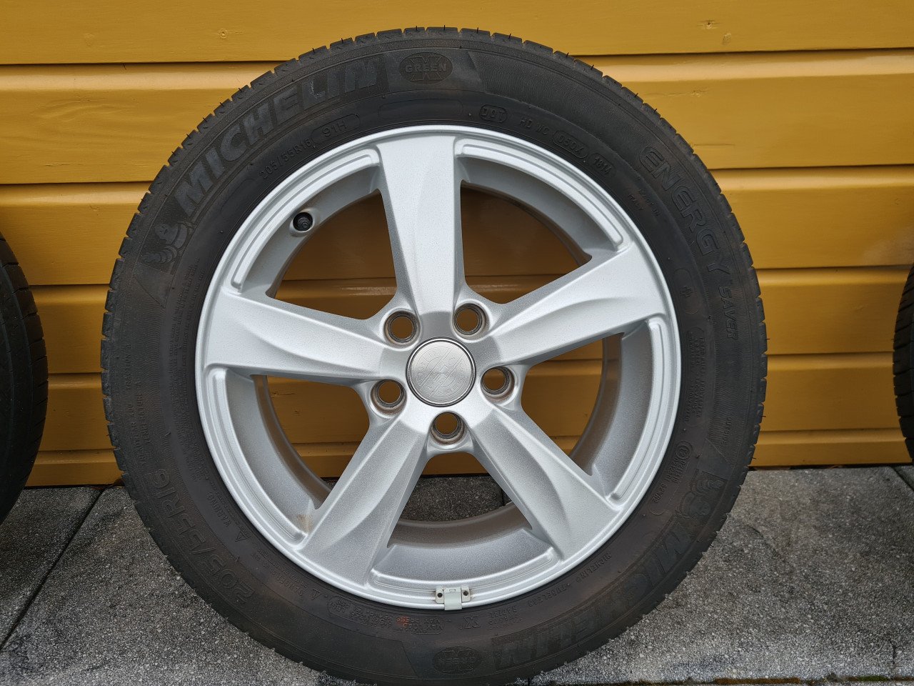 Lichtmetalen velgen met zomerbanden , Volvo/Ford 205/55 R16 steek 5x108
