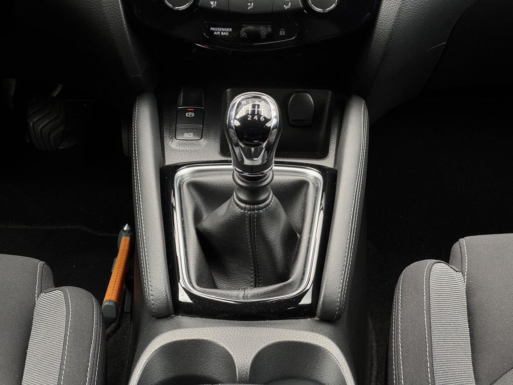 Nissan Qashqai 1.2 n-connecta | trekhaak | navigatie | 360° camera | keyles