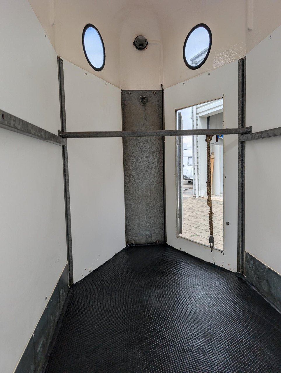 Mooie en nieuw opgebouwde Wesco 1,5 paards trailer!