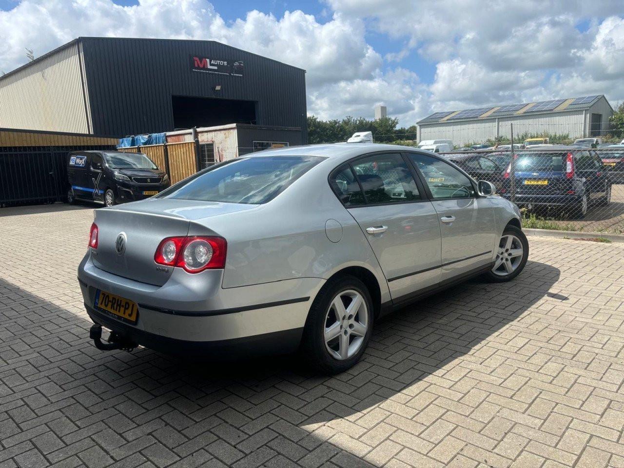 Volkswagen Passat 2.0 FSI Trendline 141.195KM