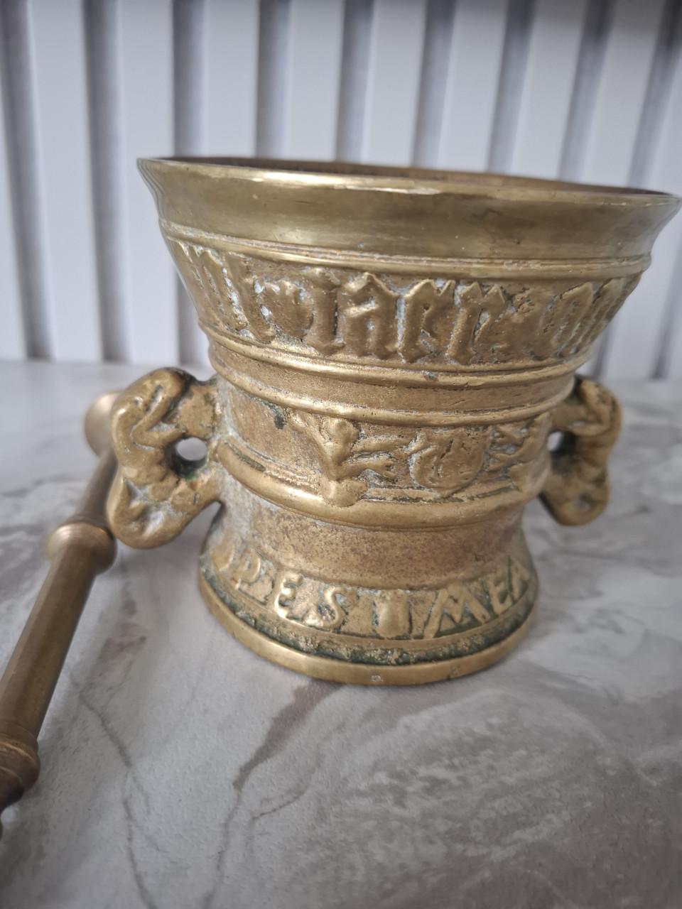 Antieke Bronzen Vijzel met Stamper -bronzen vijzel 1595.