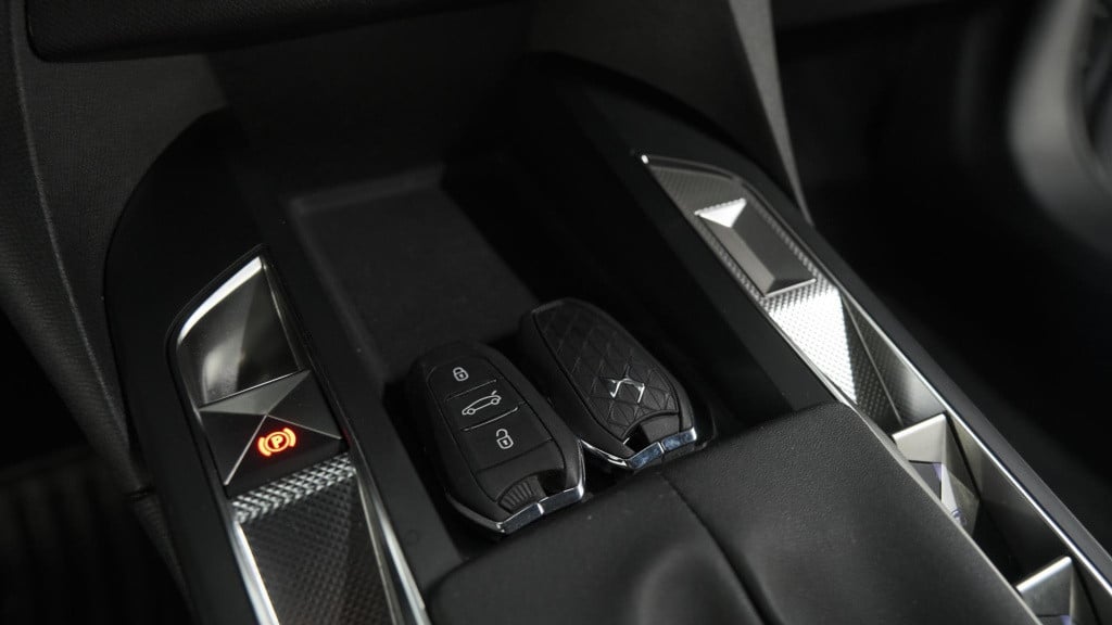 Ds Ds 3 crossback puretech 100 montmartre | parkeersensoren | apple carplay