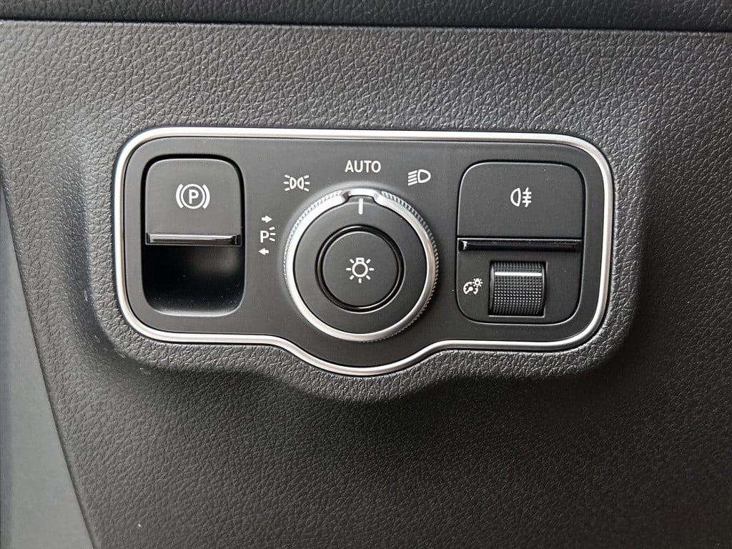 Mercedes-Benz Eqb 250+ business solution amg 71 kwh | trekhaak | premium pa