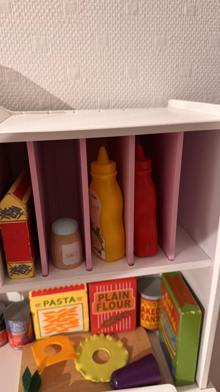 Leuk houten kinderkeukentje met veel accessoires – compleet speelkeukentje