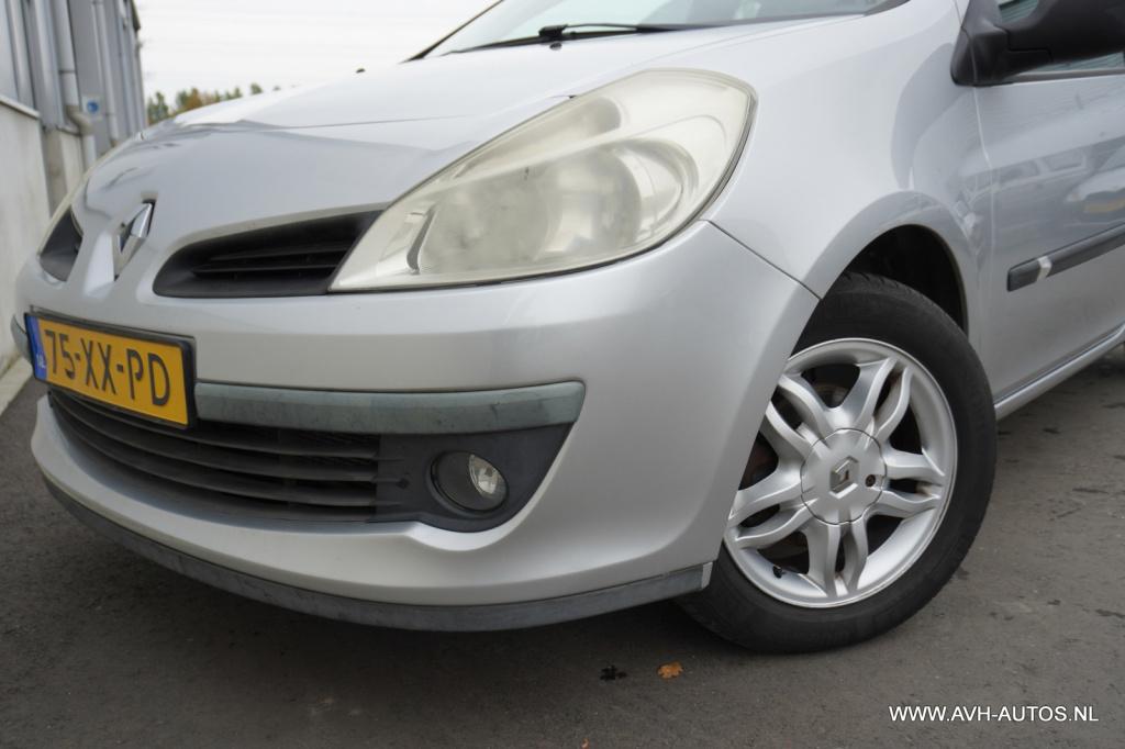 Renault Clio 1.2-16v business line