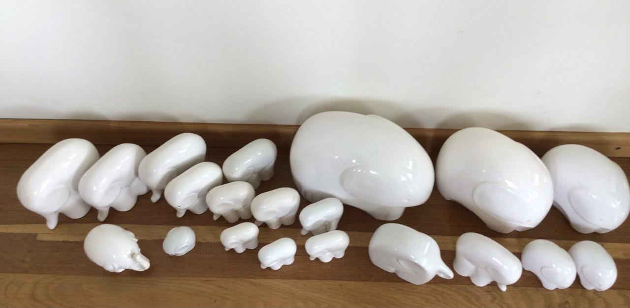 Stenen witte olifantjes