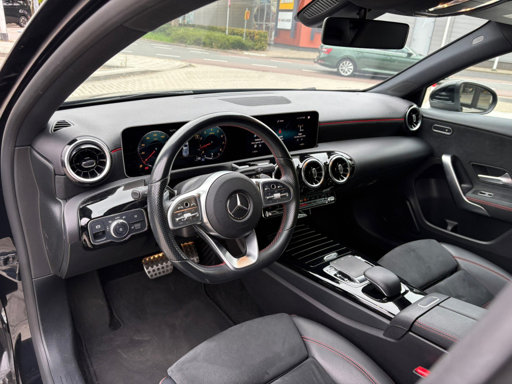 Mercedes-Benz A-Klasse 200 business solution amg