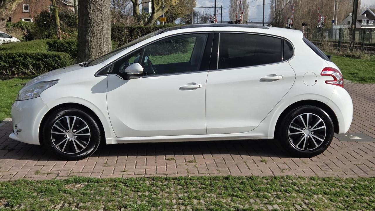 Peugeot 208 1.2 VTi Allure |PANO DAK|NIEUWE APK 03/27