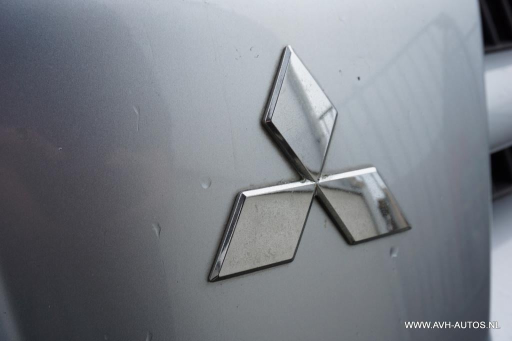 Mitsubishi Outlander 2.4 intense 4wd automaat