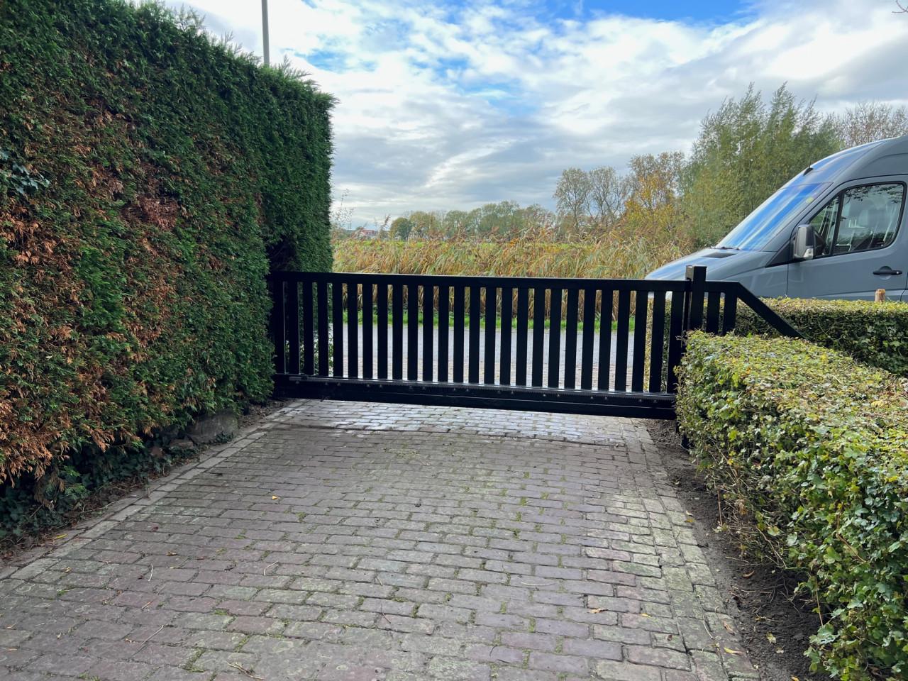 Moderne inrijpoorten - Schuifpoorten en Hekwerken zware kwaliteit.