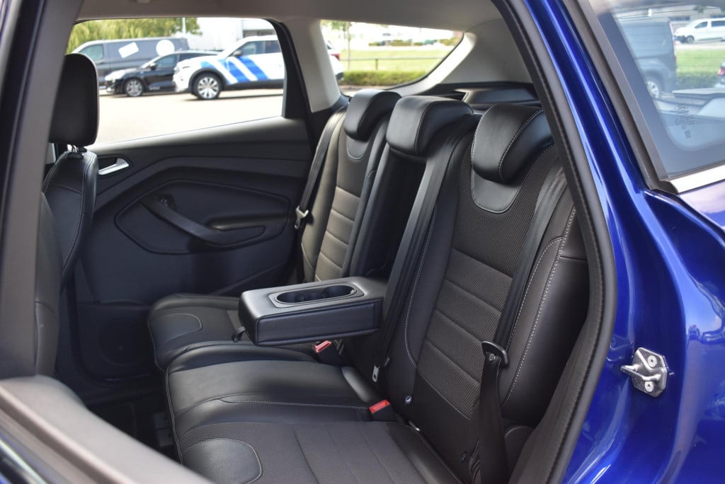 Ford Kuga 1.5 titanium | volledig dealer onderhouden | trekhaak | 1800kg tr